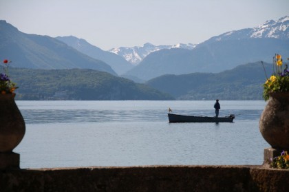 La pêche sur le réservoir deau de vidéo