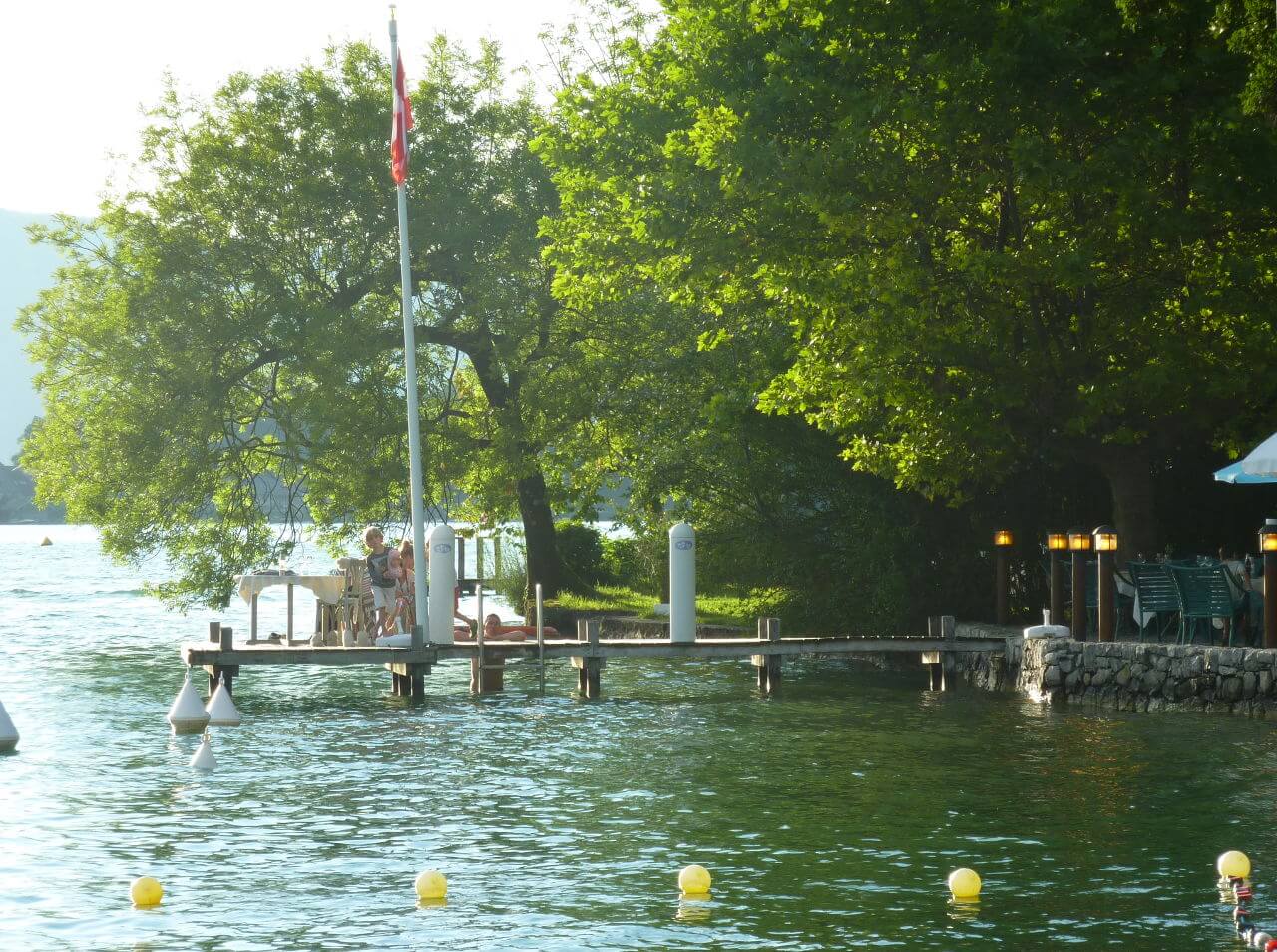 Baignade sur un ponton