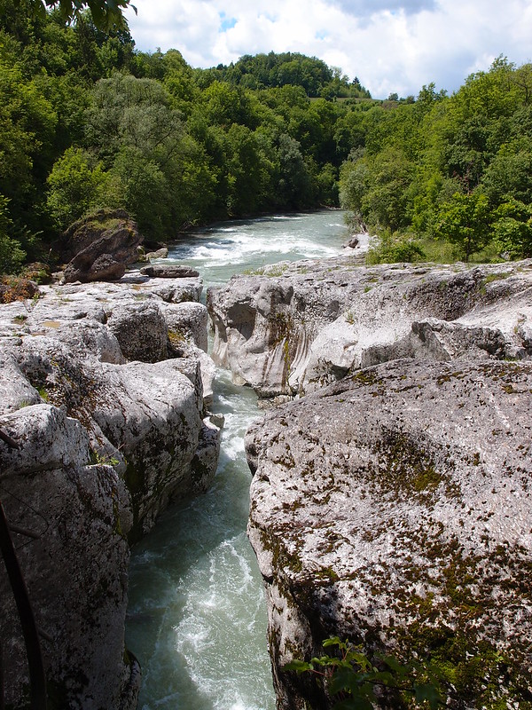 la mer de rochers des gorges du Fier
