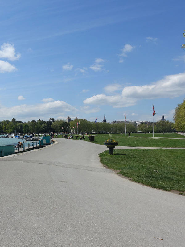 Promenade au bord du lac sur la Paquier