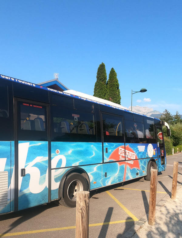 bus autour du lac d'Annecy