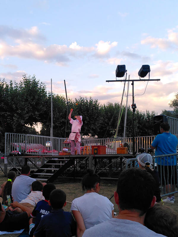 spectacle de jongle à Albigny