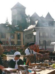 Stand d'artisanat traditionnel durant la descente des Alpages