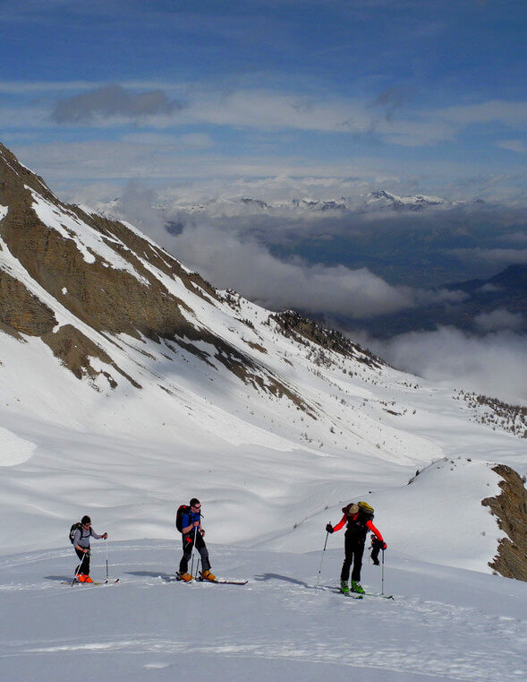 3 skieurs de randonnée