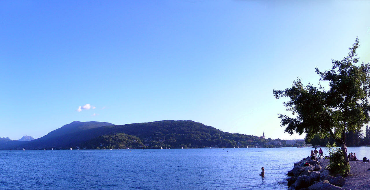 Plage d'Albigny à Annecy le Vieux Albigny, depuis la jetée de la plage
