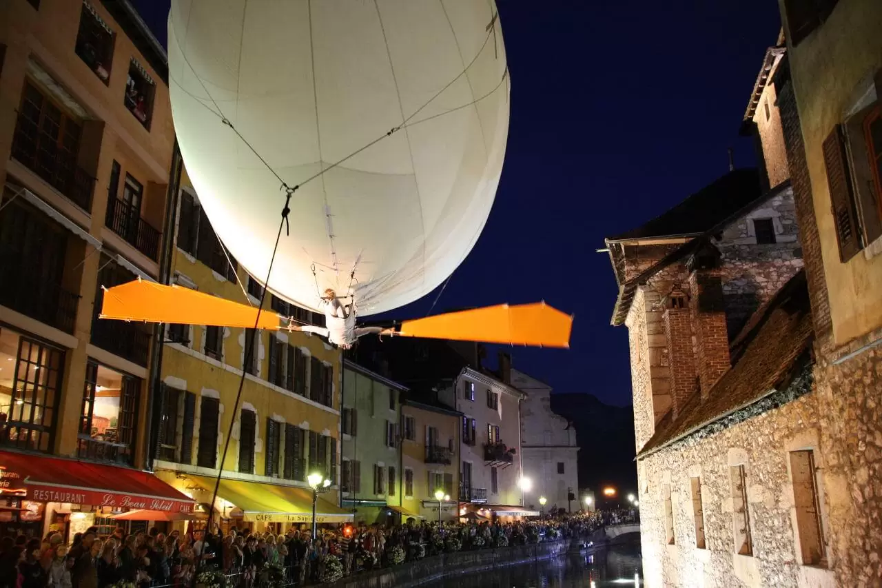 Spectacle dans les rues d'Annecy