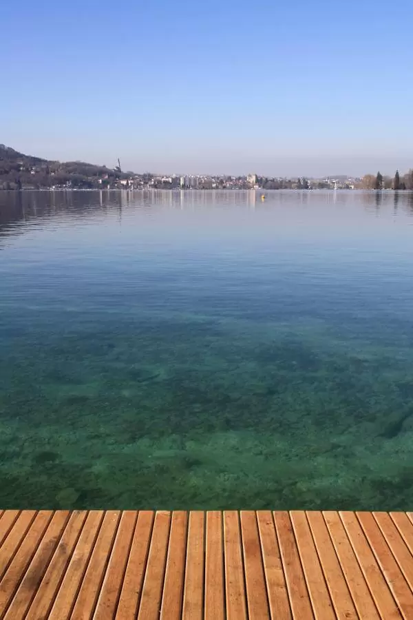 lac annecy transparent