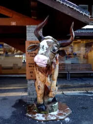 Sculpture de vache au Grand Bornand