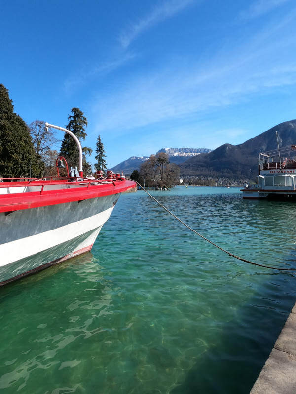 lac d'Annecy au printemps