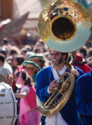 carnaval et personnes costumées