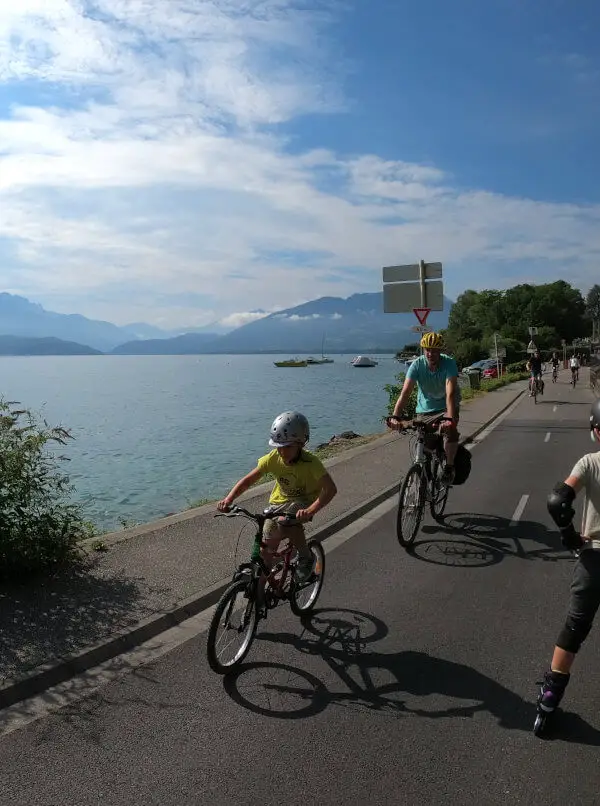 Piste cyclable du bord du lac d’Annecy