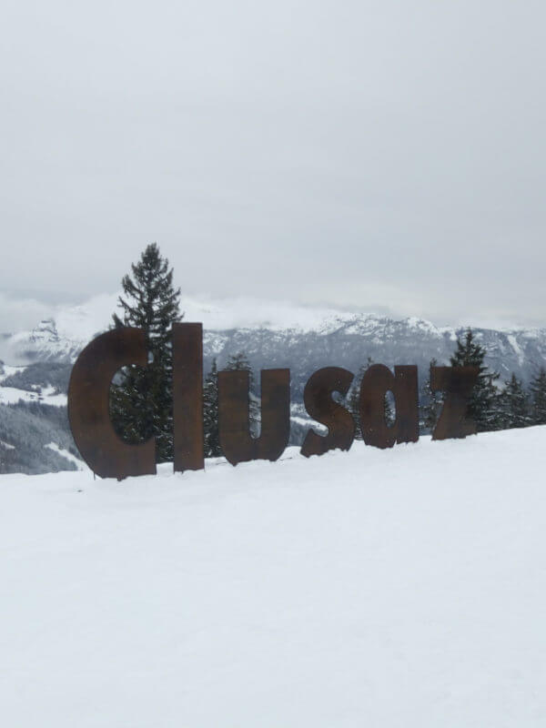 La Clusaz en lettres géantes