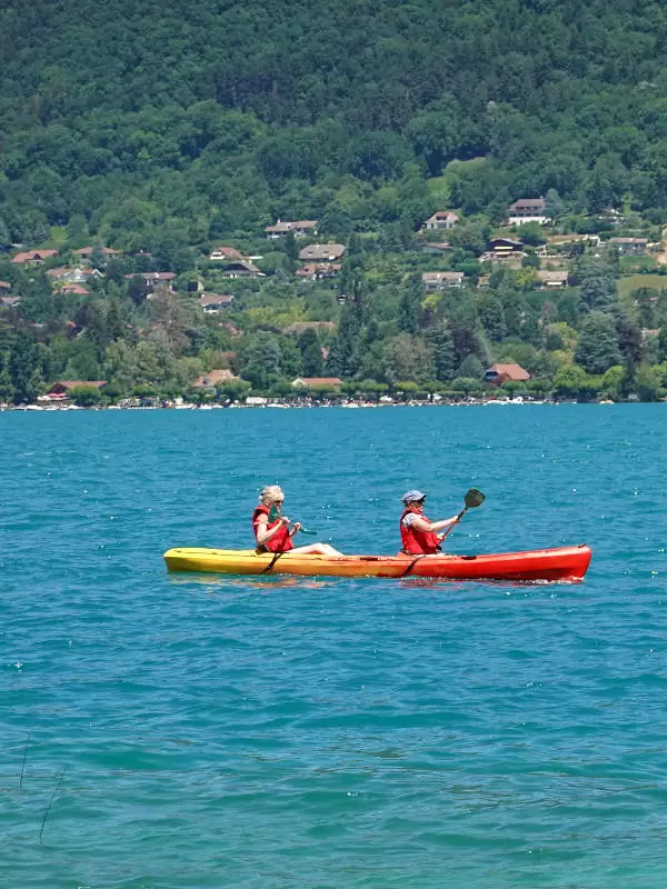 Kayak sur le lac d'Annecy