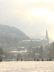 Le Paquier sous la neige avec vue sur la Basilique de la Visitation