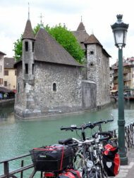 Vélos devant le palais de L'île