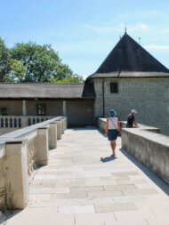 Chemin de ronde du château de Clermont