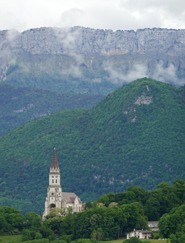 Basilique de la Visitation au pied du Semnoz