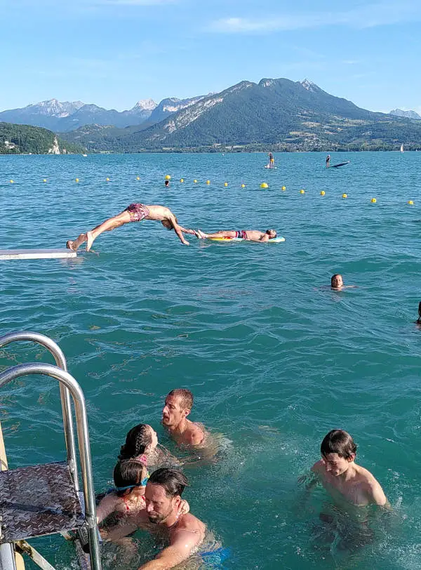 plongeon dans le lac d'Annecy