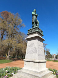 Statue de Claude Louis Berthollet