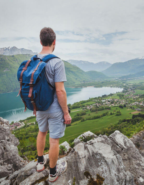 L’équipement idéal pour bien randonner à Annecy