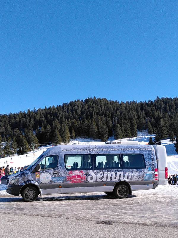 bus au Semnoz en hiver