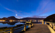 Panorama sur le lac d'Annecy de nuiu