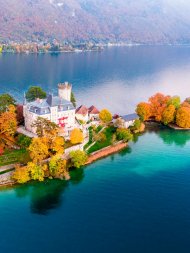 château de duingt en automne