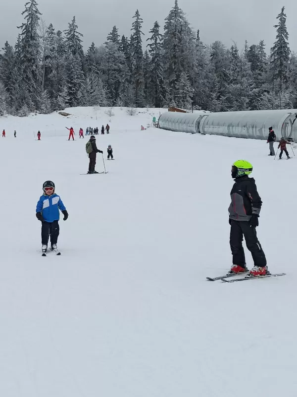 Initiation ski aux Aillons Margériaz