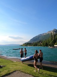 bateau de plage au lac d'Annecy