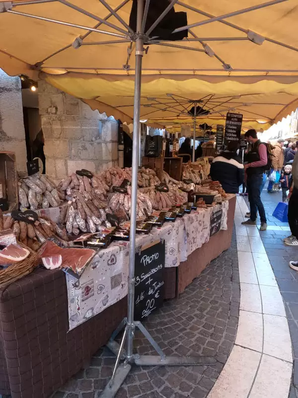marché d'Annecy en vieille ville