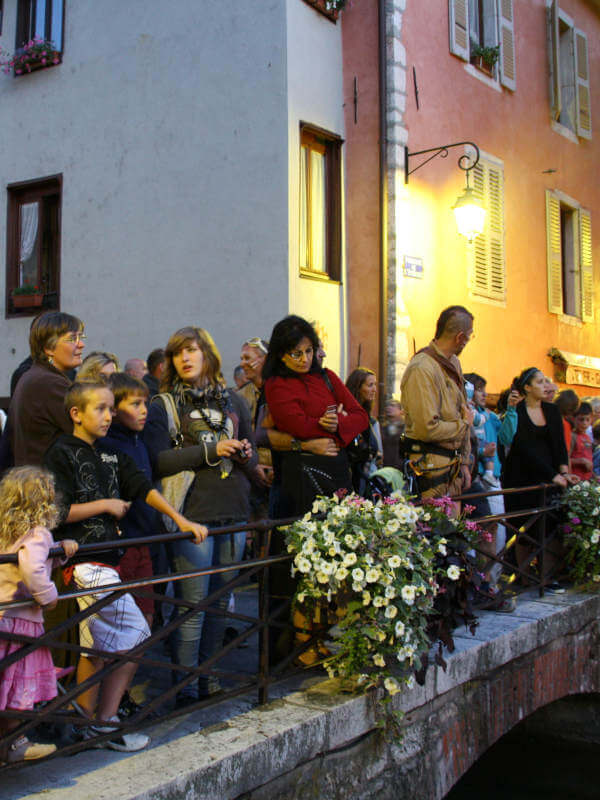 spectacle en vieille ville d'Annecy