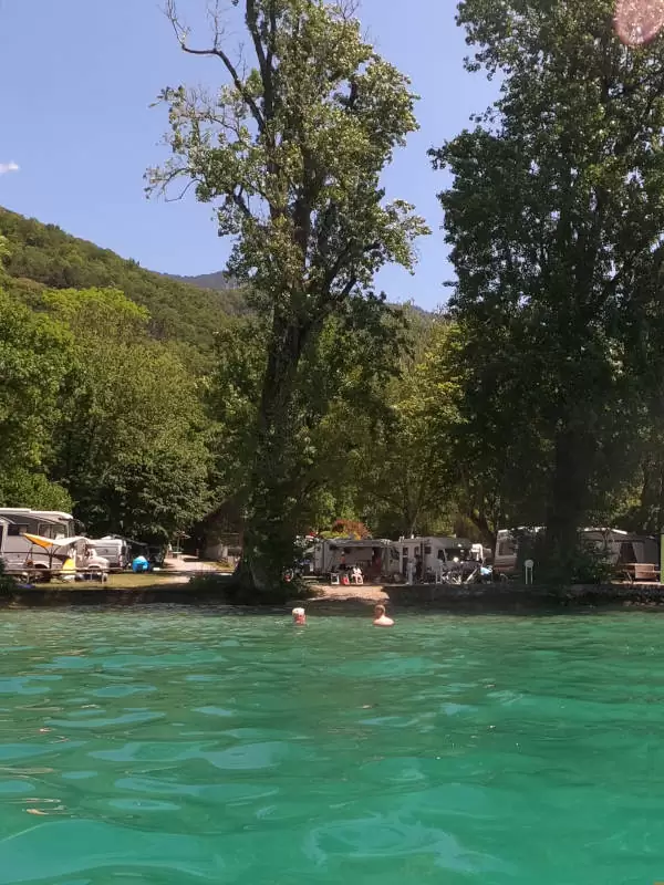 Bien choisir son camping au lac d’Annecy