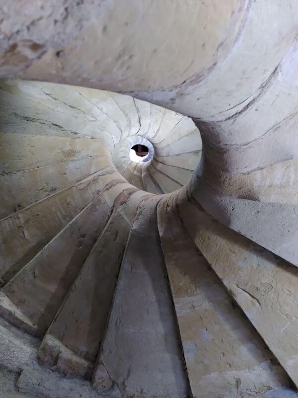 château de Montrottier : escalier