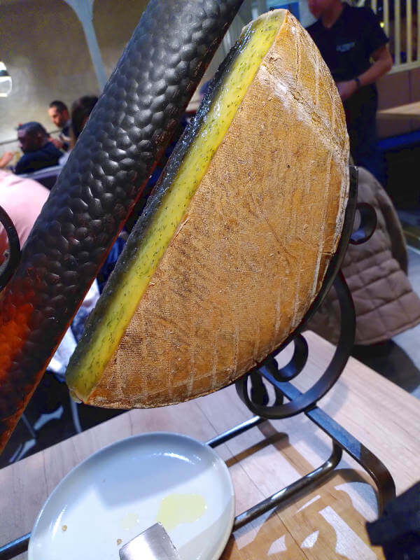 raclette au restaurant