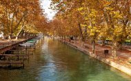 canal d'Annecy à l'automne