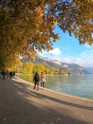 Avenue d'Albigny et piétons à Annecy