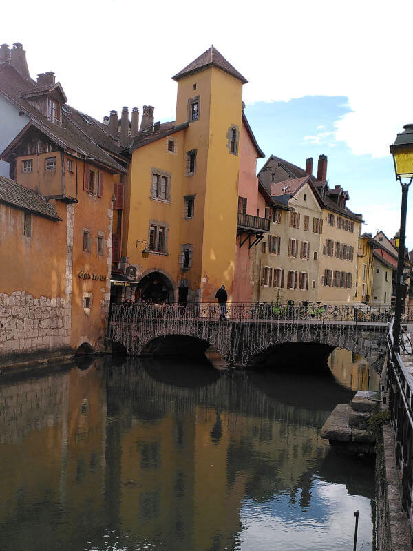 Pont Morens et château branlant pont morens annecy Pont Morens à Annecy