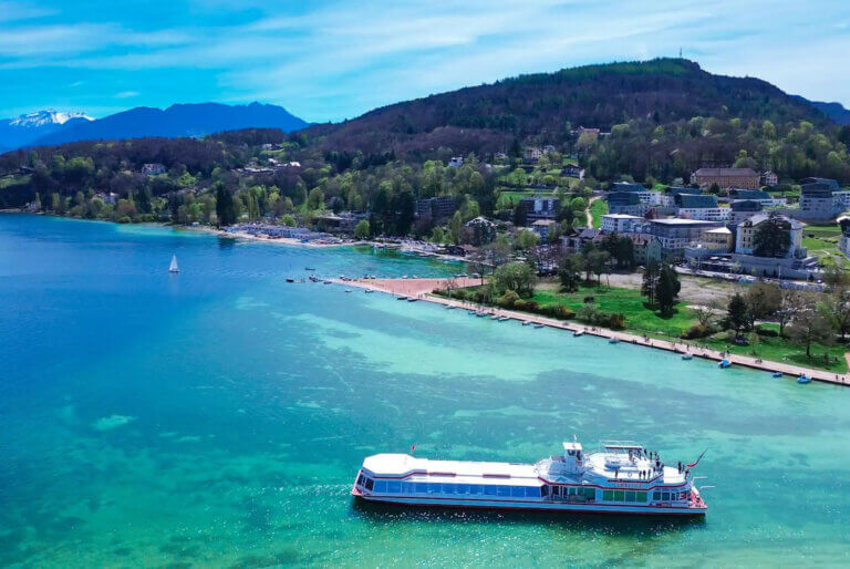 Visiter Annecy en 1 jour lac annecy Déjeuner-croisière sur le lac d'Annecy
